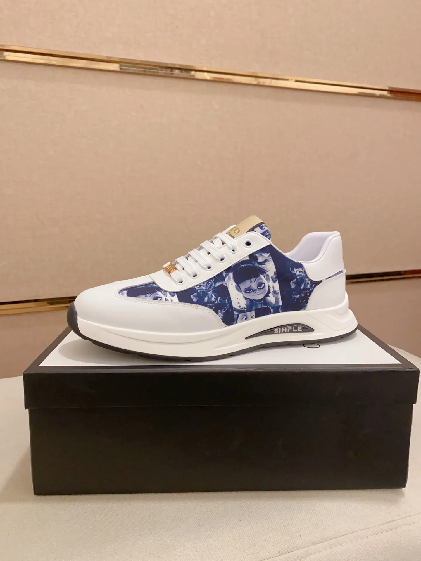 Men's shoes💰 420💰The new GUCCI (Gucci) counters are launched simultaneously. The new men's shoes, 😘fabrics are selected from imported cowhide, and the lining is sheepskin lining. 👍🏿 High-end ☄️ air-cushion molded anti-slip rubber outsole, exquisite lines, simple and elegant, comfortable and high-end for leisure travel. Code number: 38 to 44 (45 can be customized and cannot be returned or exchanged)